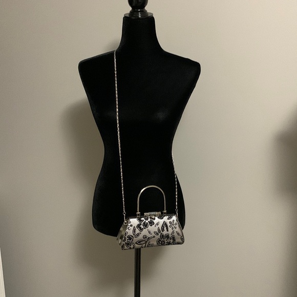 Dazzling Purse - Picture 3 of 16